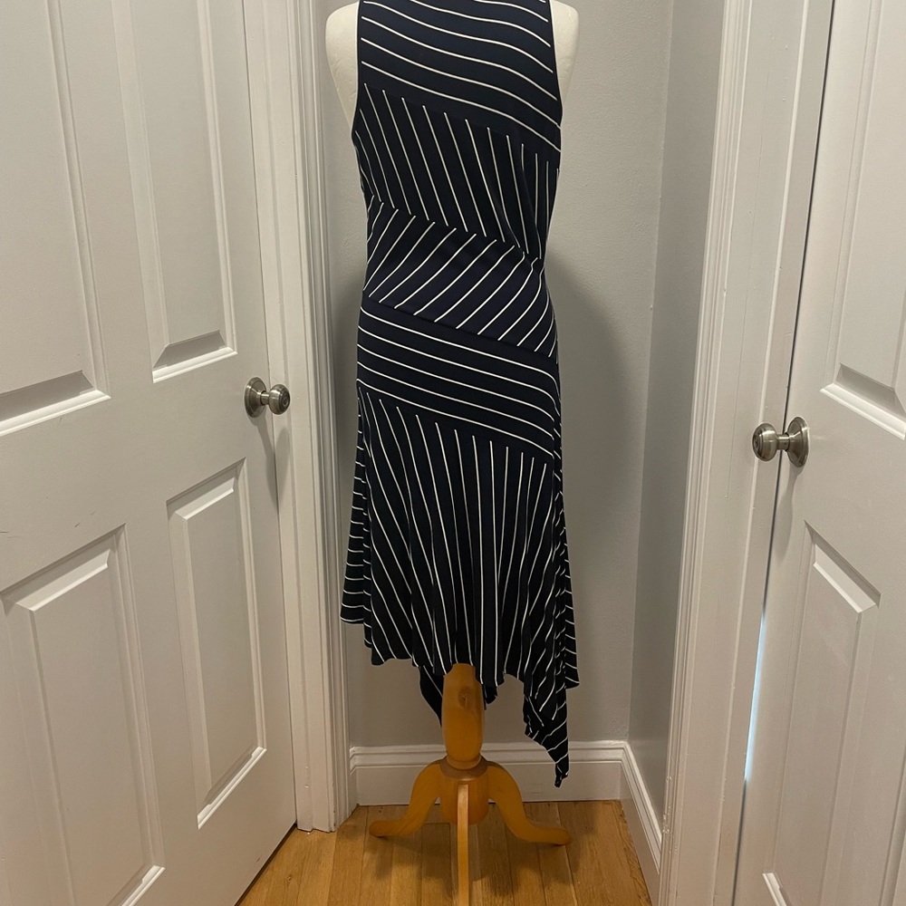 Vince Camuto dress. Navy and white